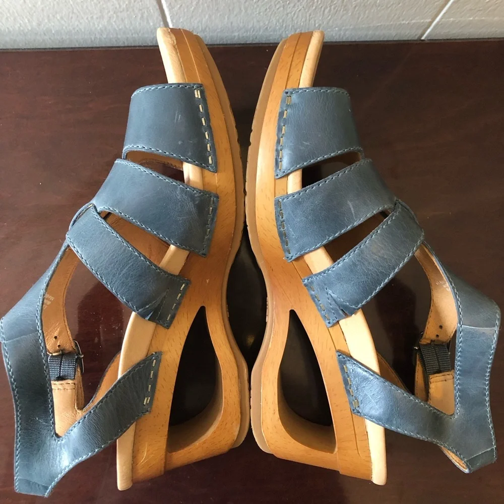 Dansko Sz 40(9.5) Blue Leather Wedge Sandals